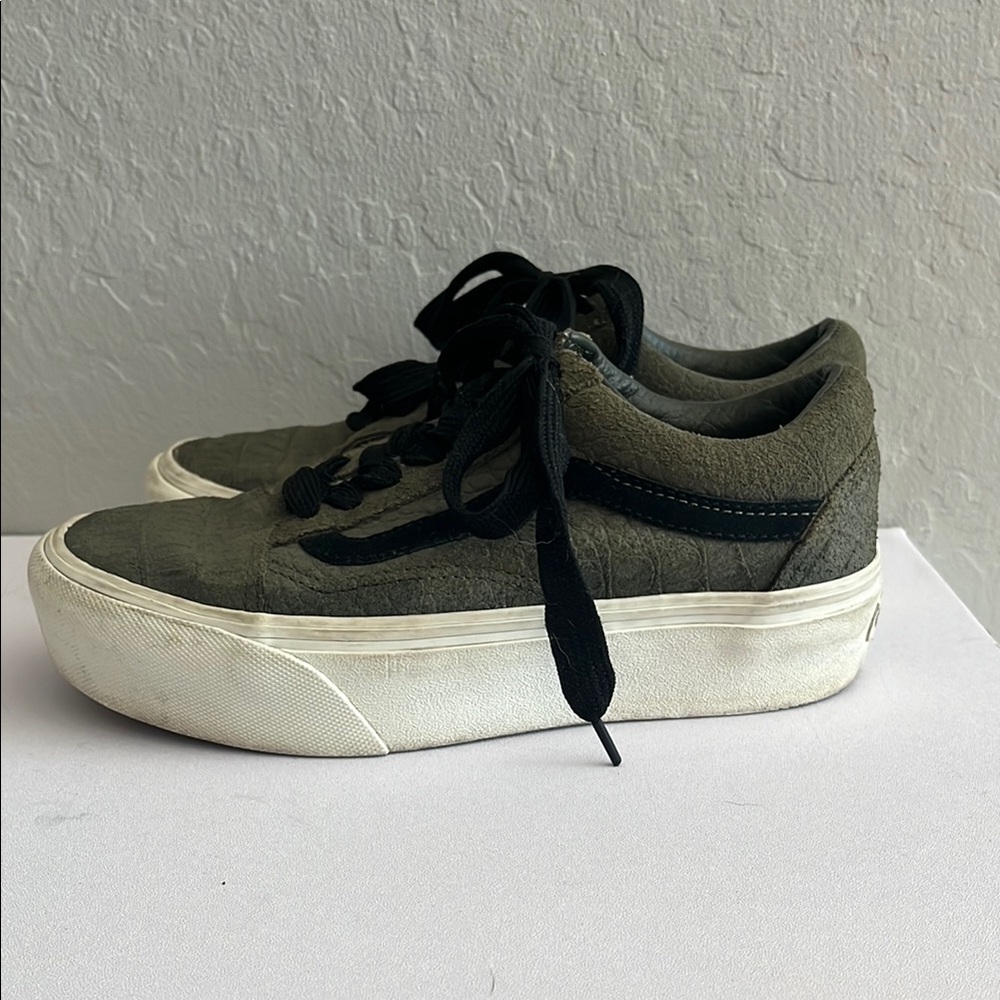 Vans Platform Women’s 5 Olive Green Sneakers with Black Accents